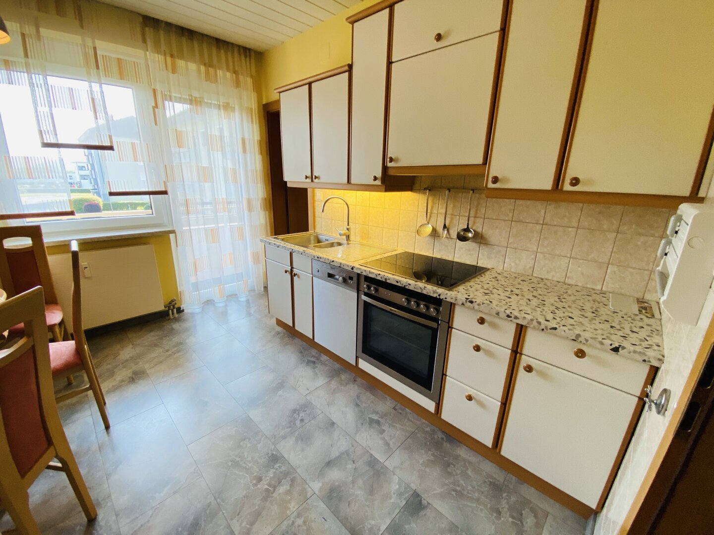 Apfelberg: Helle 2 Zimmer Mietwohnung mit 2 Loggia in ruhiger Lage