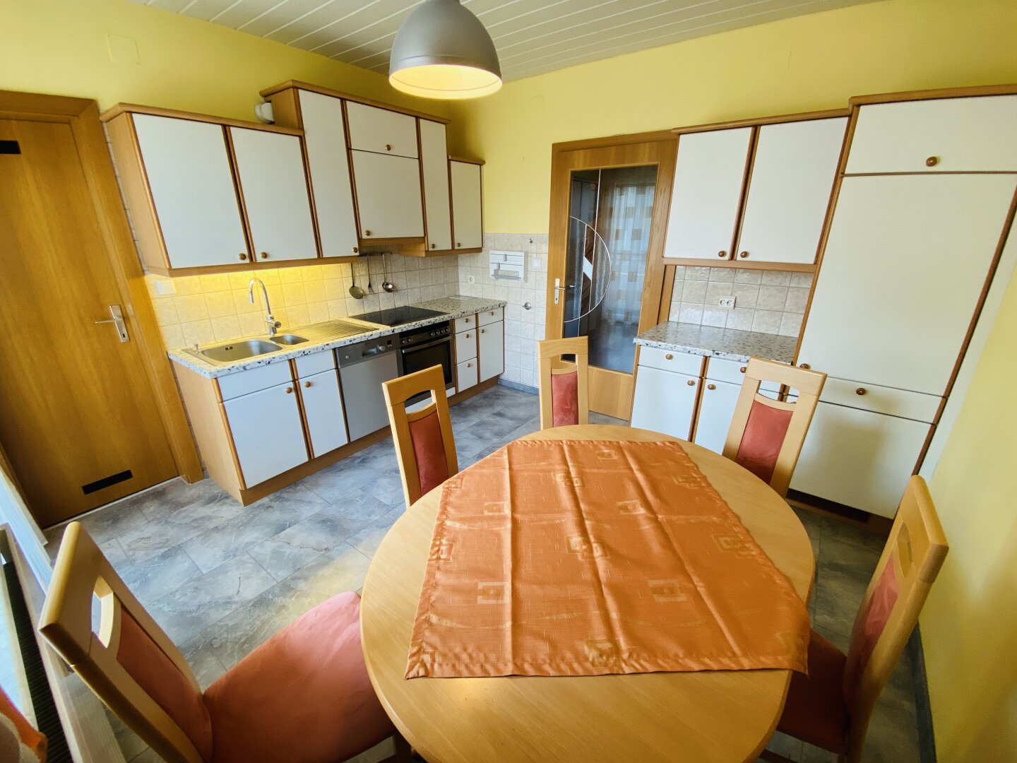 Apfelberg: Helle 2 Zimmer Mietwohnung mit 2 Loggia in ruhiger Lage