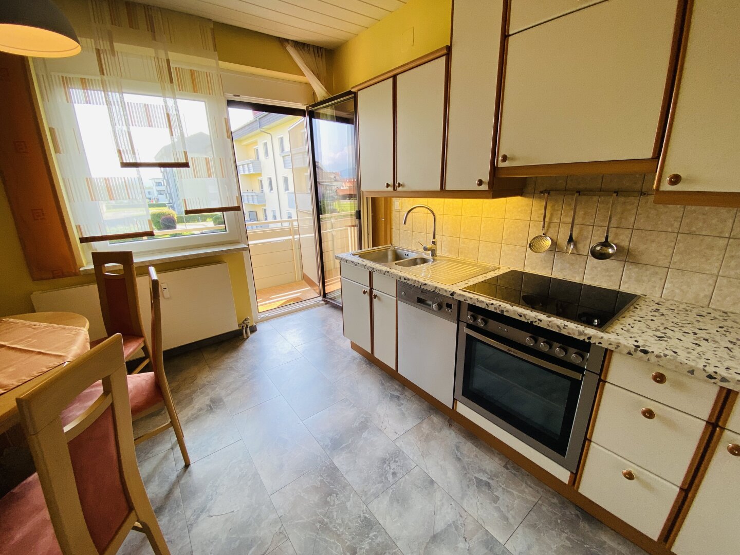 Apfelberg: Helle 2 Zimmer Mietwohnung mit 2 Loggia in ruhiger Lage