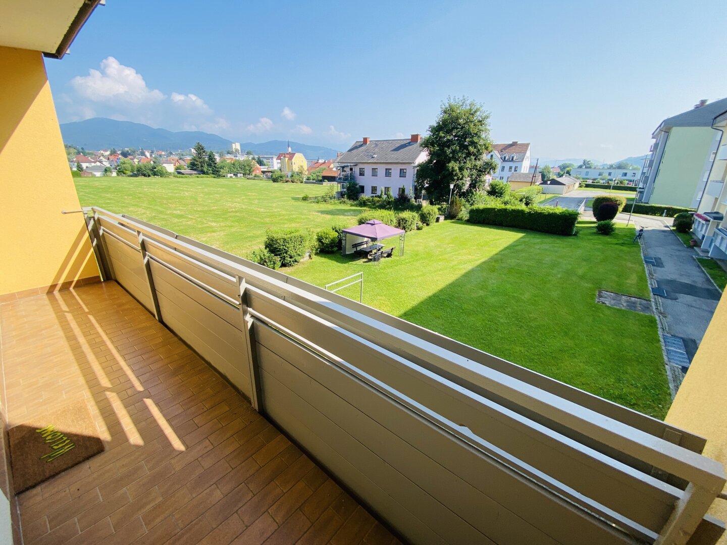 Apfelberg: Helle 2 Zimmer Mietwohnung mit 2 Loggia in ruhiger Lage