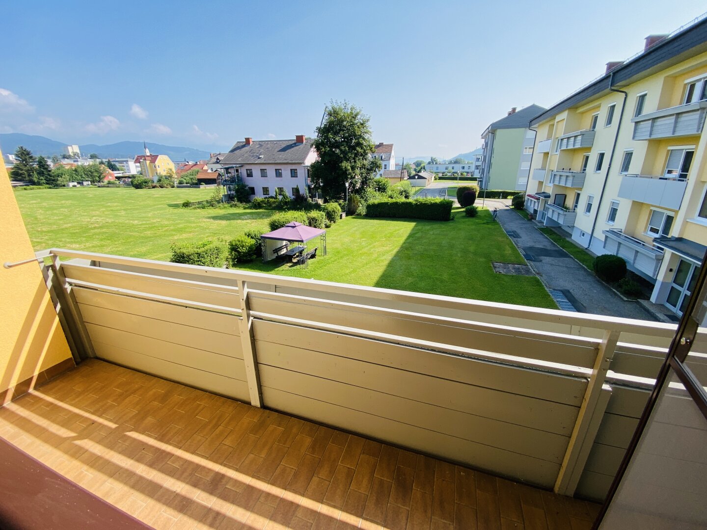 Apfelberg: Helle 2 Zimmer Mietwohnung mit 2 Loggia in ruhiger Lage