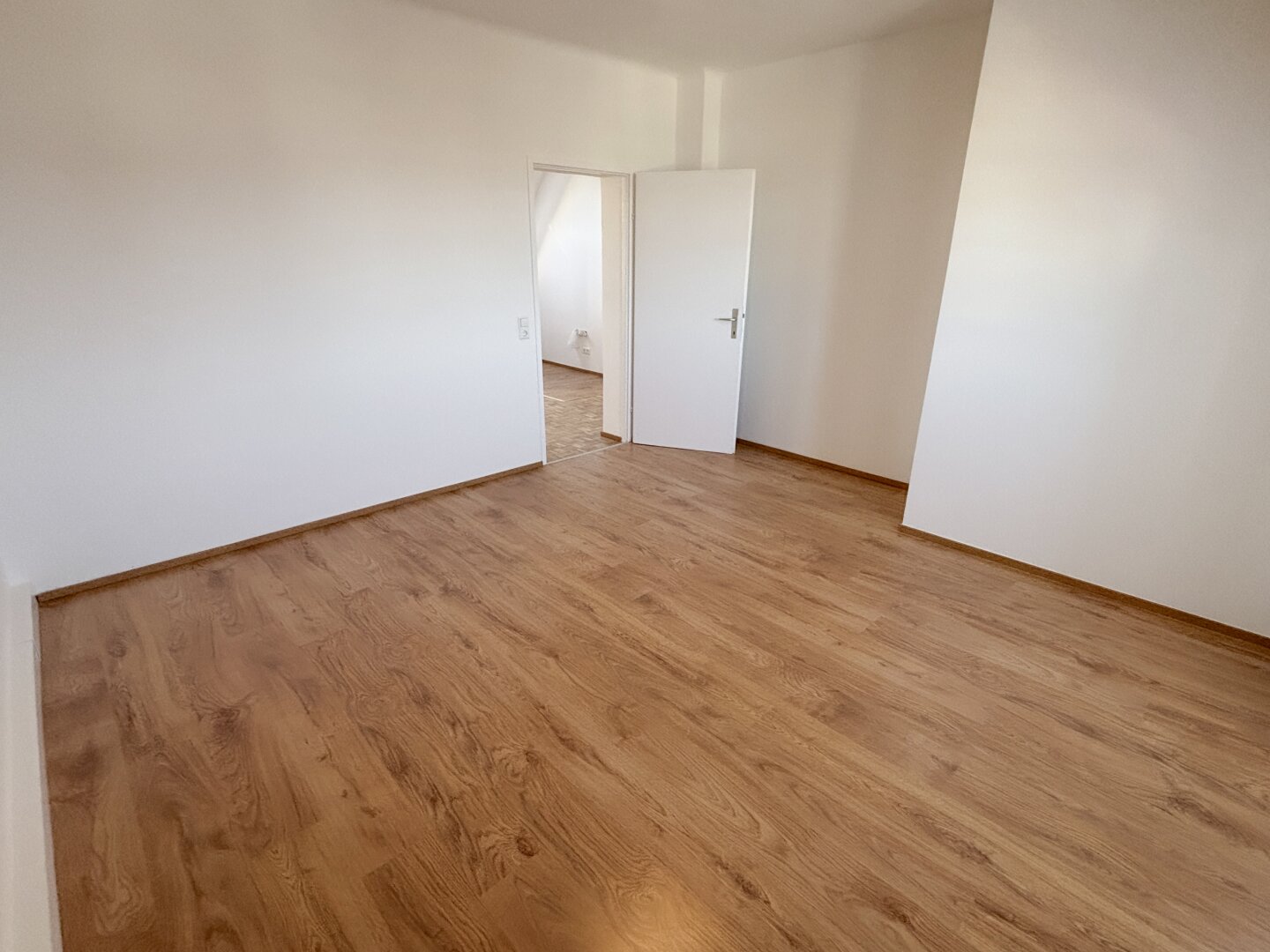 Helle, schön sanierte Dachgeschoßwohnung