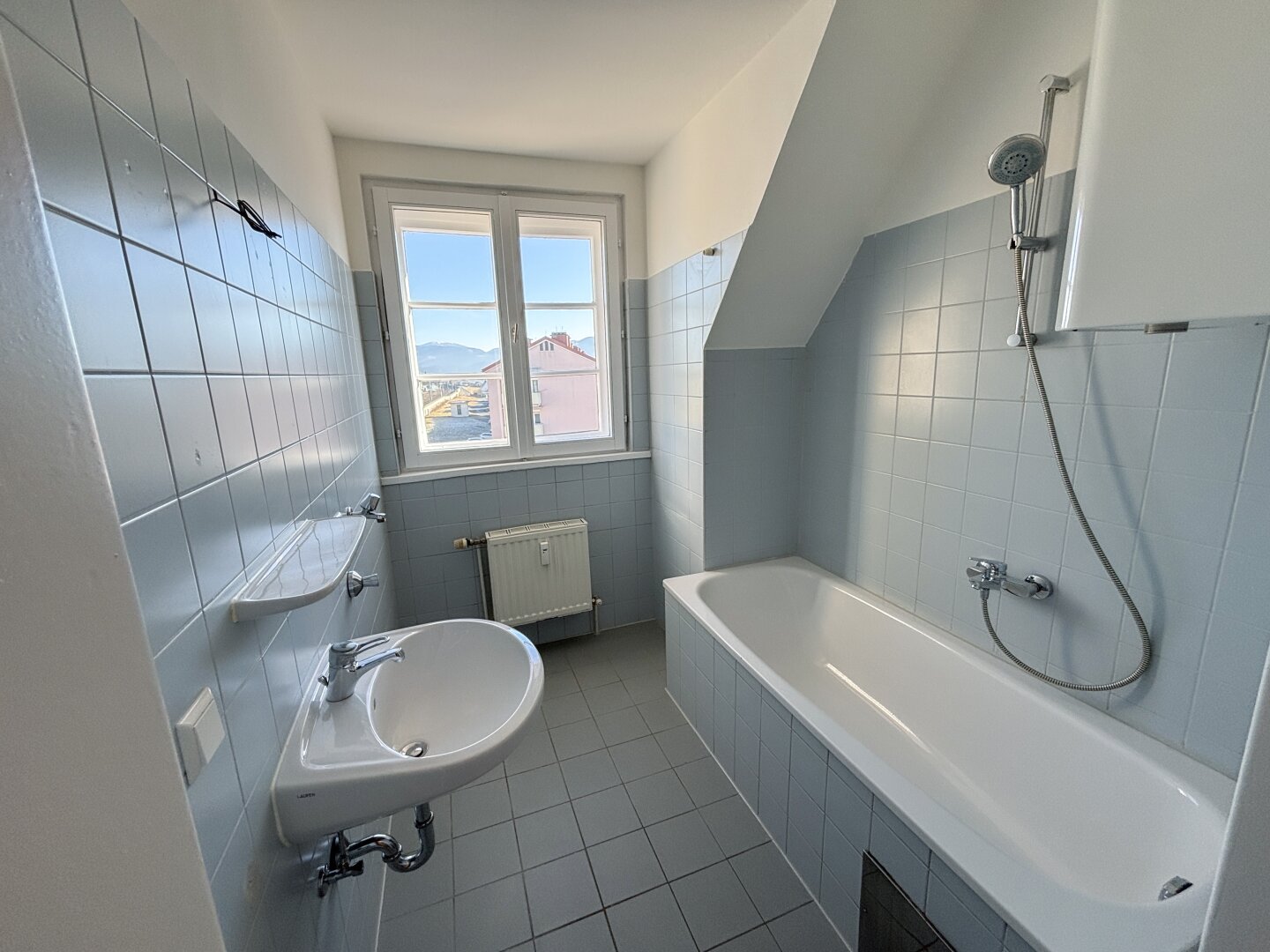 Helle, schön sanierte Dachgeschoßwohnung