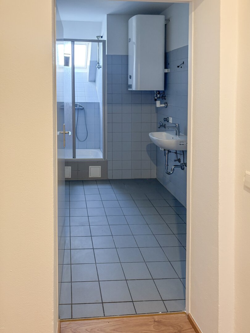 Helle, sanierte Dachgeschoßwohnung mit Fernblick