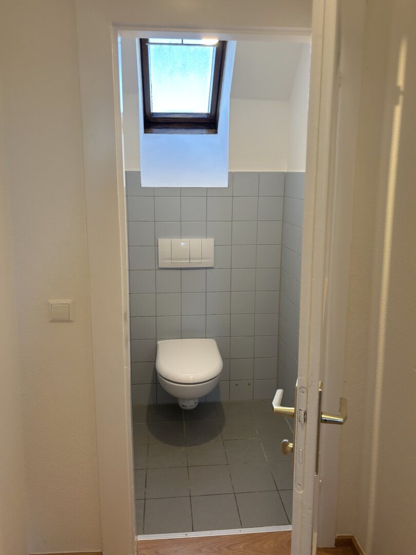 Helle, sanierte Dachgeschoßwohnung mit Fernblick