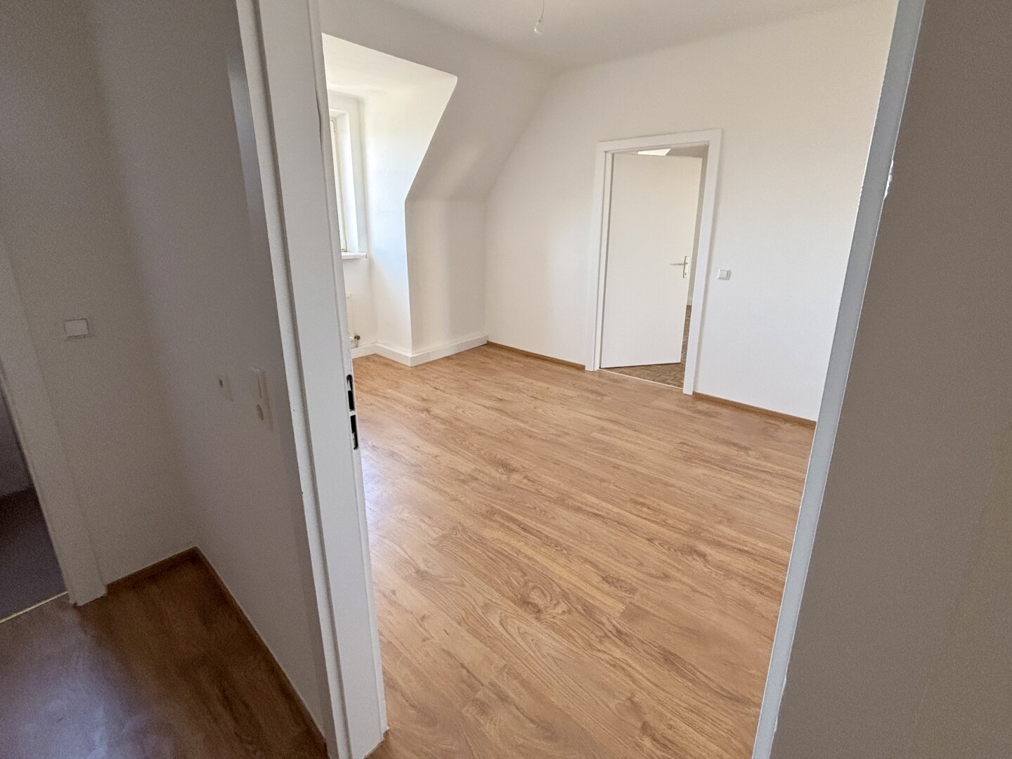 SANIERT: Dachgeschoßwohnung mit Ausblick