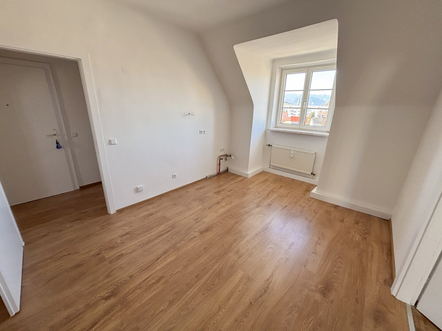 SANIERT: Dachgeschoßwohnung mit Ausblick
