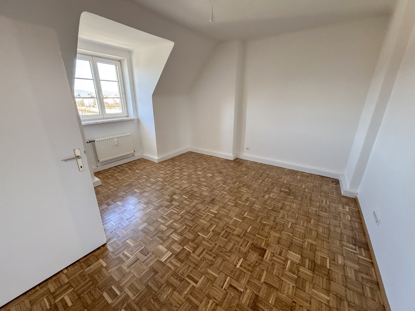 SANIERT: Dachgeschoßwohnung mit Ausblick
