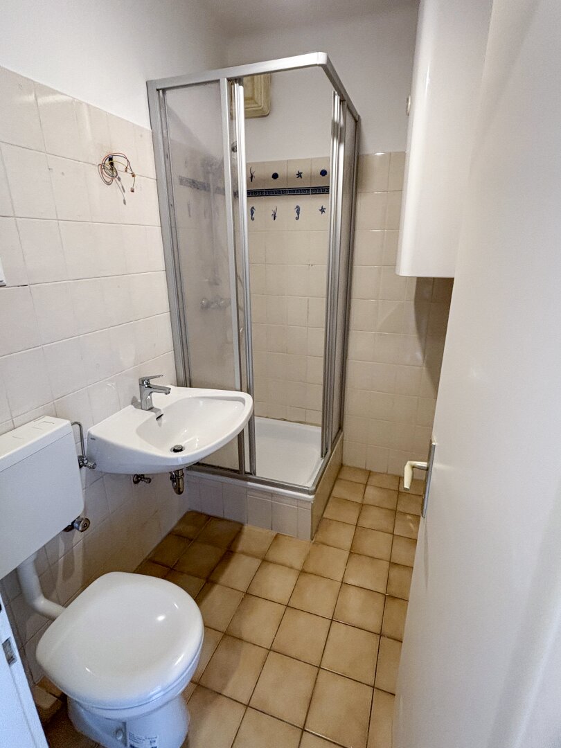 Teilsanierte, preiswerte Wohnung