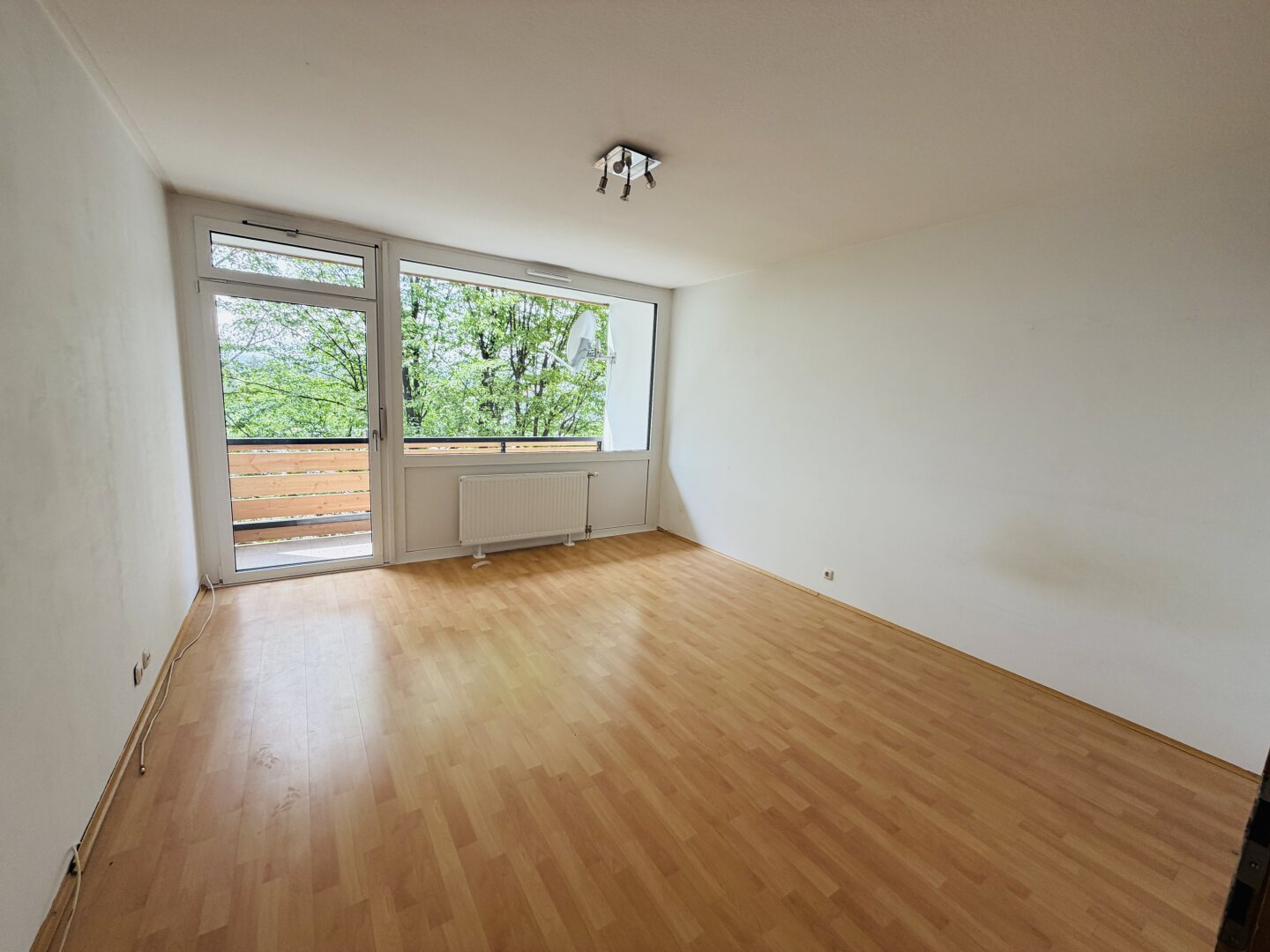 Studentenhit in 8010 Graz: Gemütliche Singlewohnung mit sonniger Loggia und Parkplatzmöglichkeit