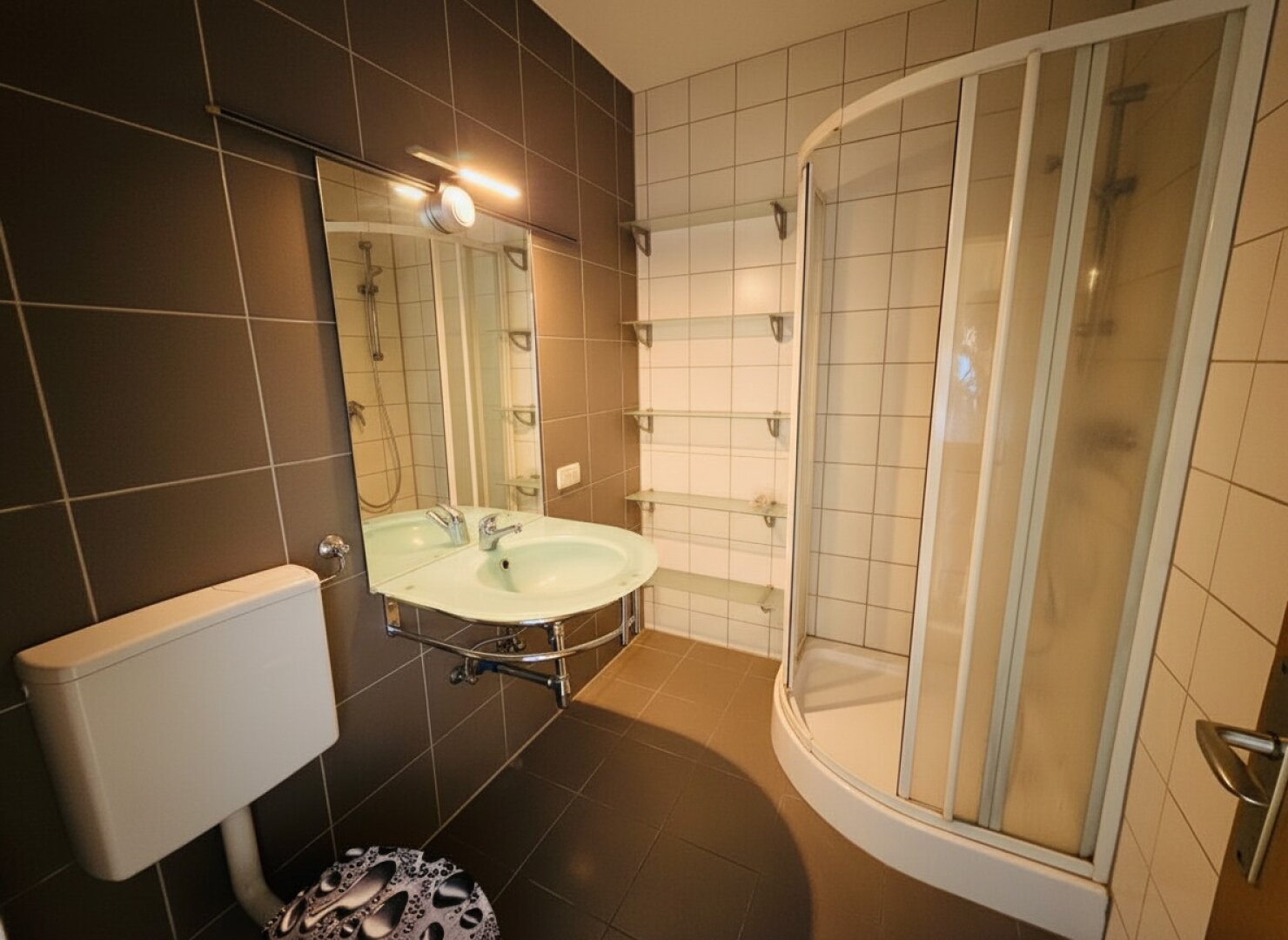 Studentenhit in 8010 Graz: Gemütliche Singlewohnung mit sonniger Loggia und Parkplatzmöglichkeit