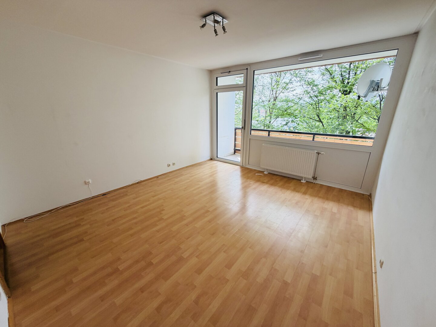 Studentenhit in 8010 Graz: Gemütliche Singlewohnung mit sonniger Loggia und Parkplatzmöglichkeit