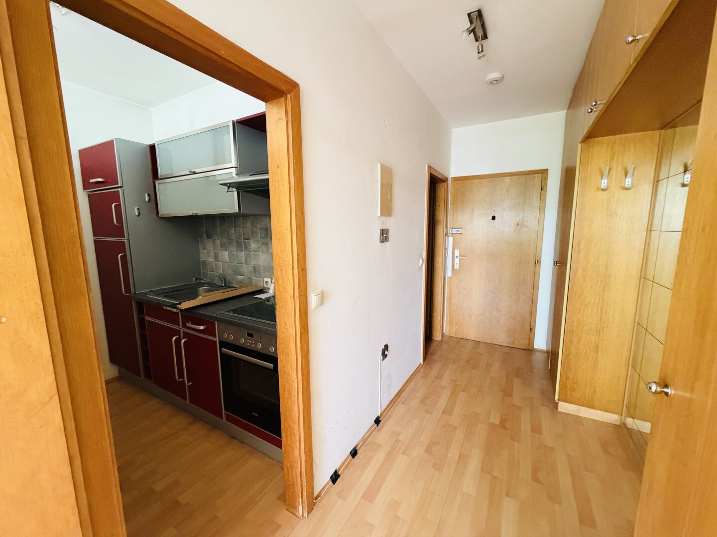 Studentenhit in 8010 Graz: Gemütliche Singlewohnung mit sonniger Loggia und Parkplatzmöglichkeit