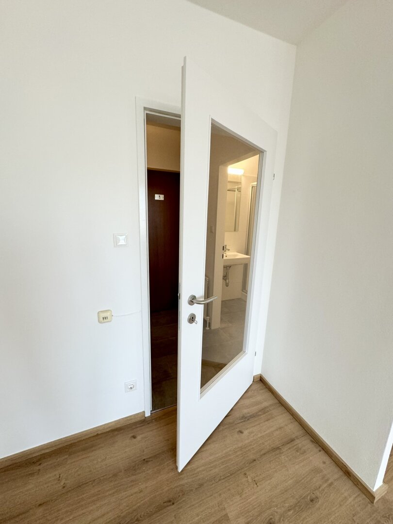 ERSTBEZUG IN AKH-NÄHE