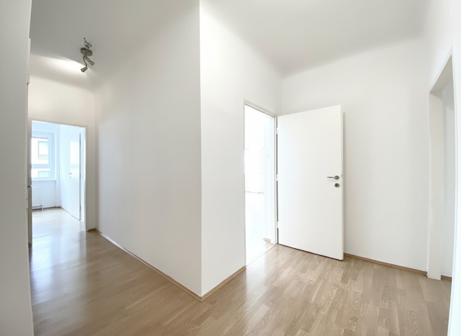 TOLLE WOHNUNG MITTEN IM 8. BEZIRK