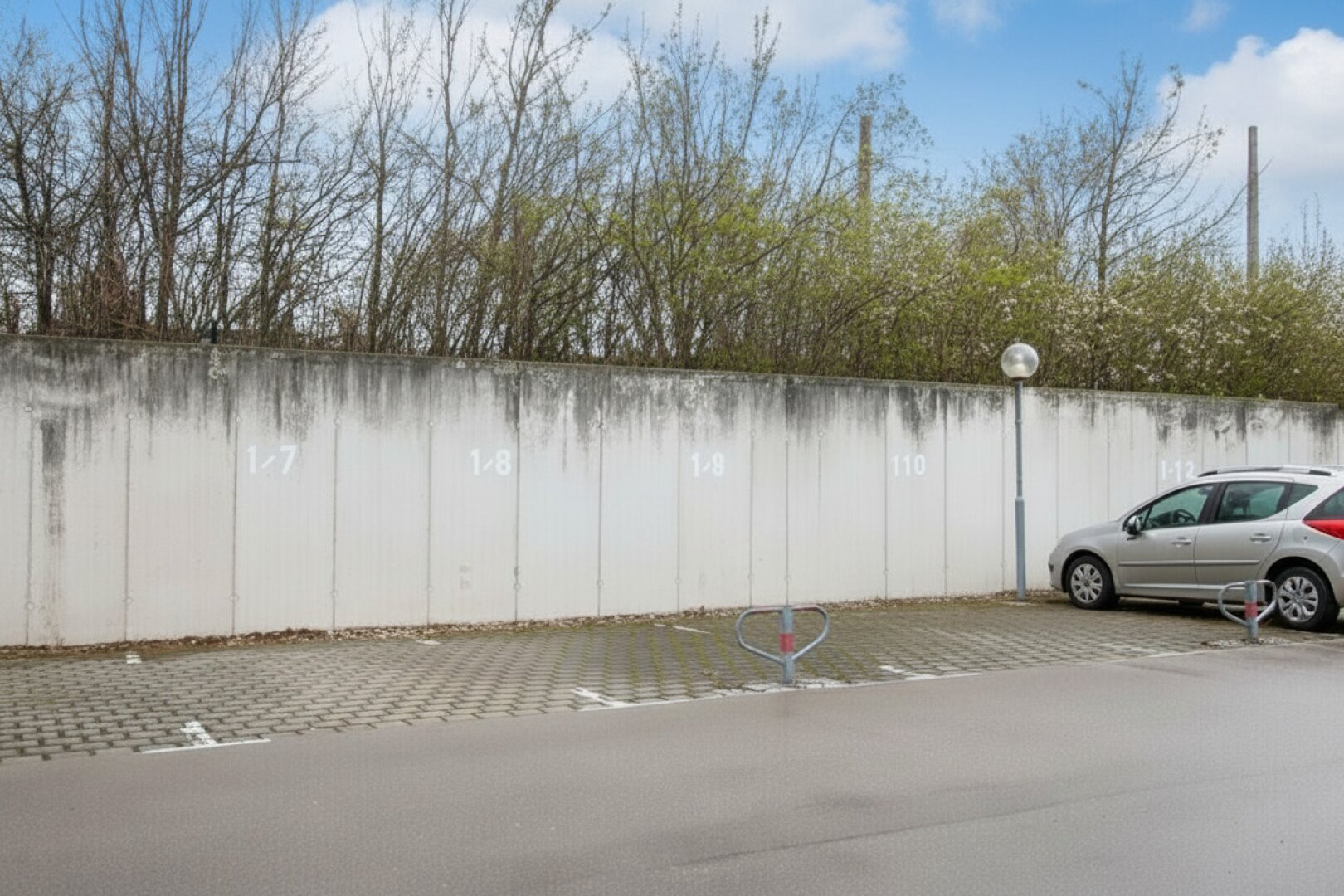 Stellplatz vor dem Haus