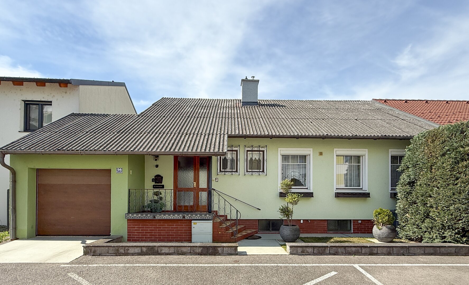 Außenansicht von der Straße aus