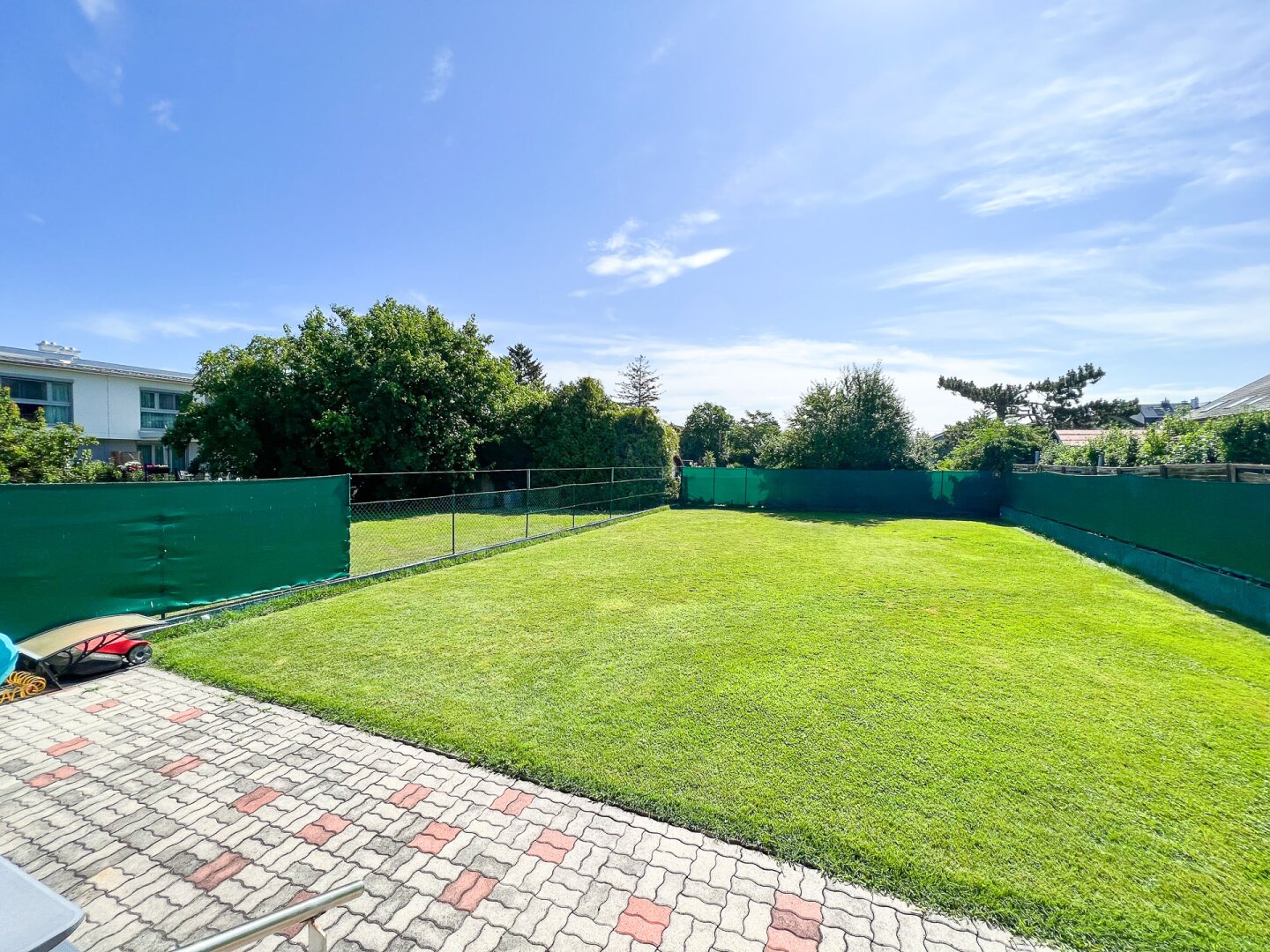 Neuwertiges modernes Einfamilienhaus mit 616 m2 Grundstück in Eßling! Direkte Busverbindung zur U2