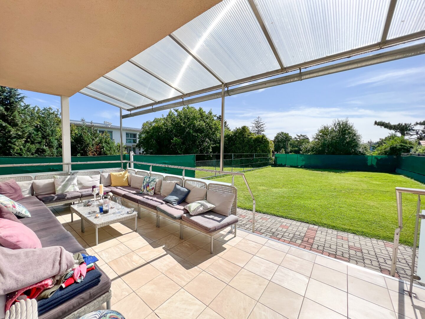 Neuwertiges modernes Einfamilienhaus mit 616 m2 Grundstück in Eßling! Direkte Busverbindung zur U2