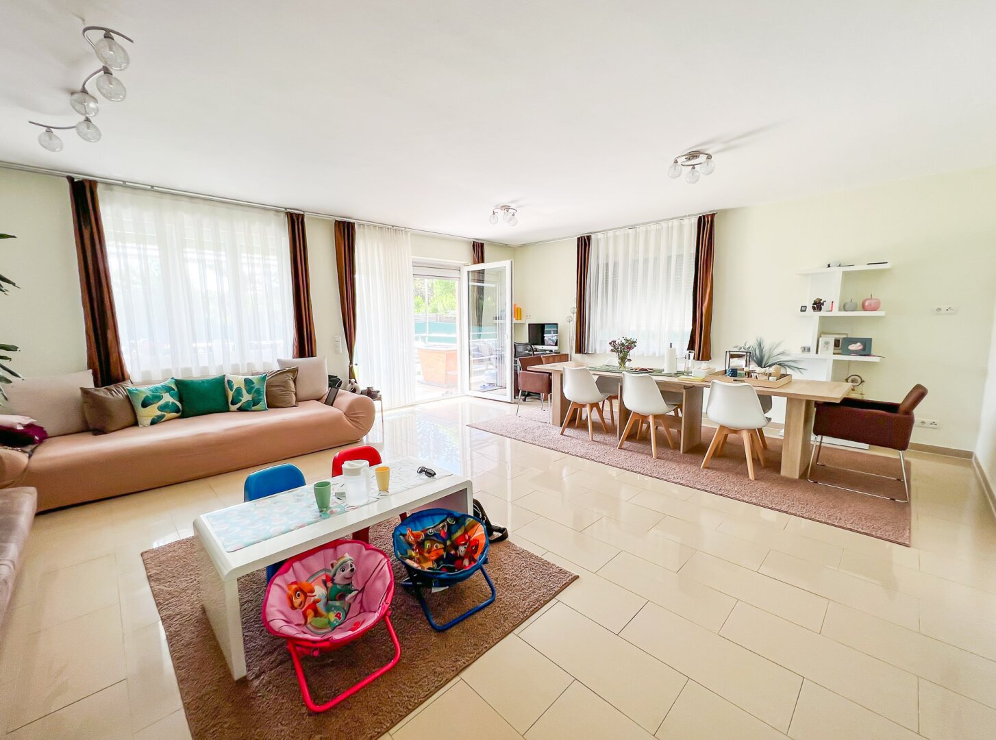 Neuwertiges modernes Einfamilienhaus mit 616 m2 Grundstück in Eßling! Direkte Busverbindung zur U2