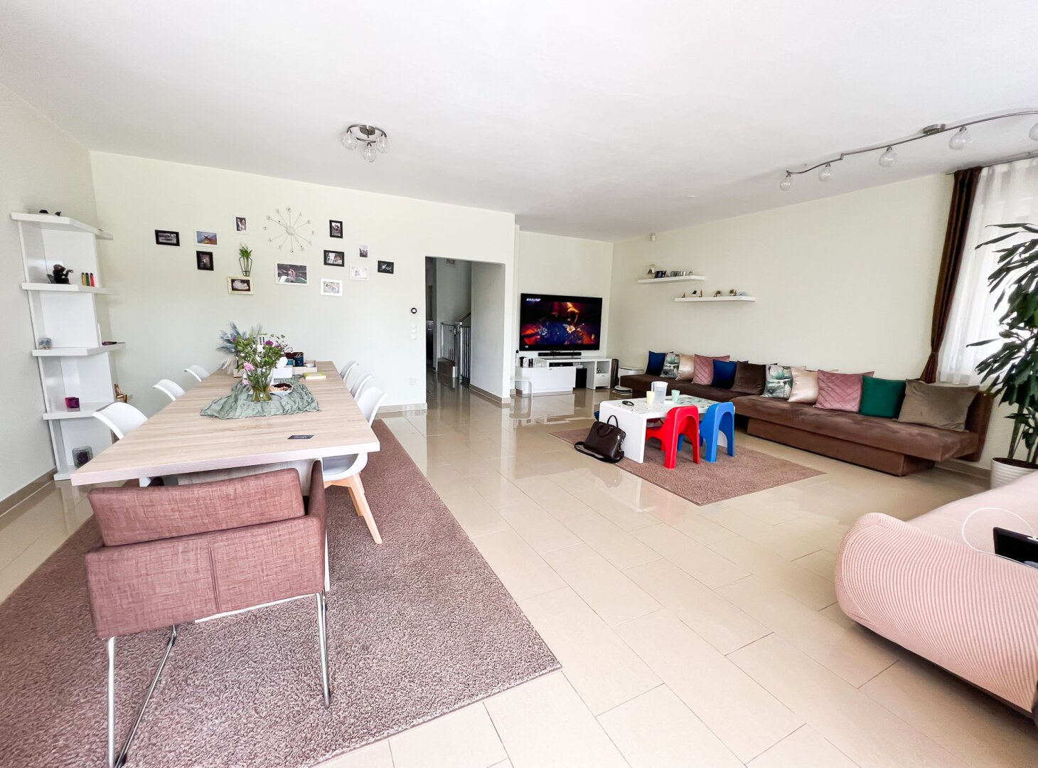 Neuwertiges modernes Einfamilienhaus mit 616 m2 Grundstück in Eßling! Direkte Busverbindung zur U2