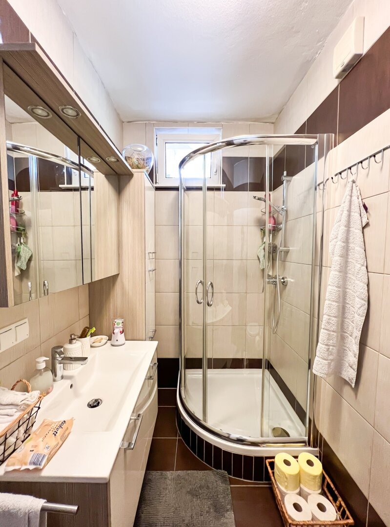 Neuwertiges modernes Einfamilienhaus mit 616 m2 Grundstück in Eßling! Direkte Busverbindung zur U2