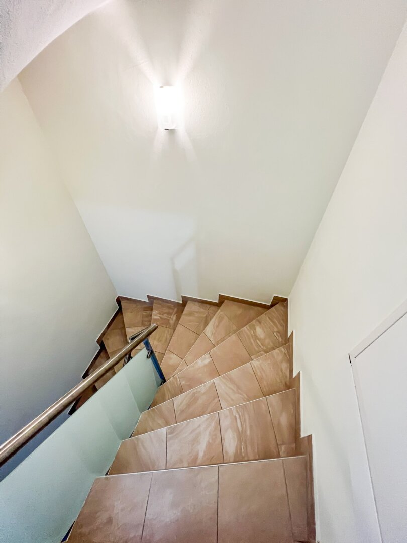 Neuwertiges modernes Einfamilienhaus mit 616 m2 Grundstück in Eßling! Direkte Busverbindung zur U2