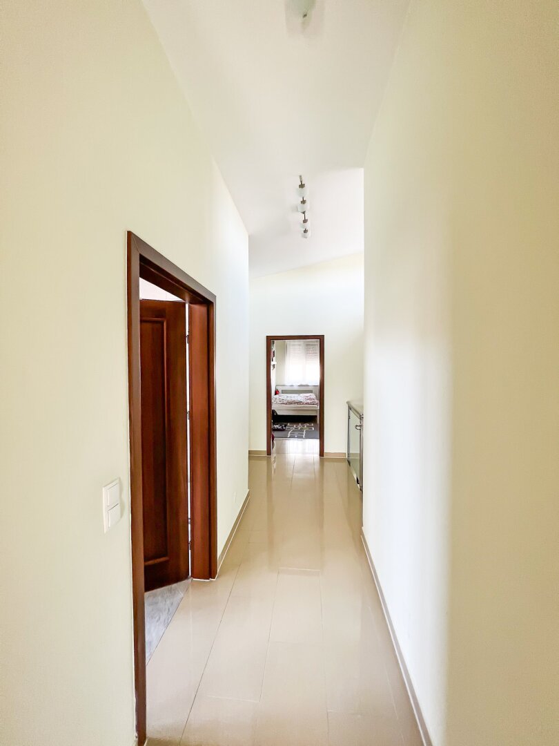 Neuwertiges modernes Einfamilienhaus mit 616 m2 Grundstück in Eßling! Direkte Busverbindung zur U2