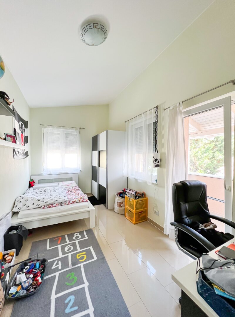 Neuwertiges modernes Einfamilienhaus mit 616 m2 Grundstück in Eßling! Direkte Busverbindung zur U2