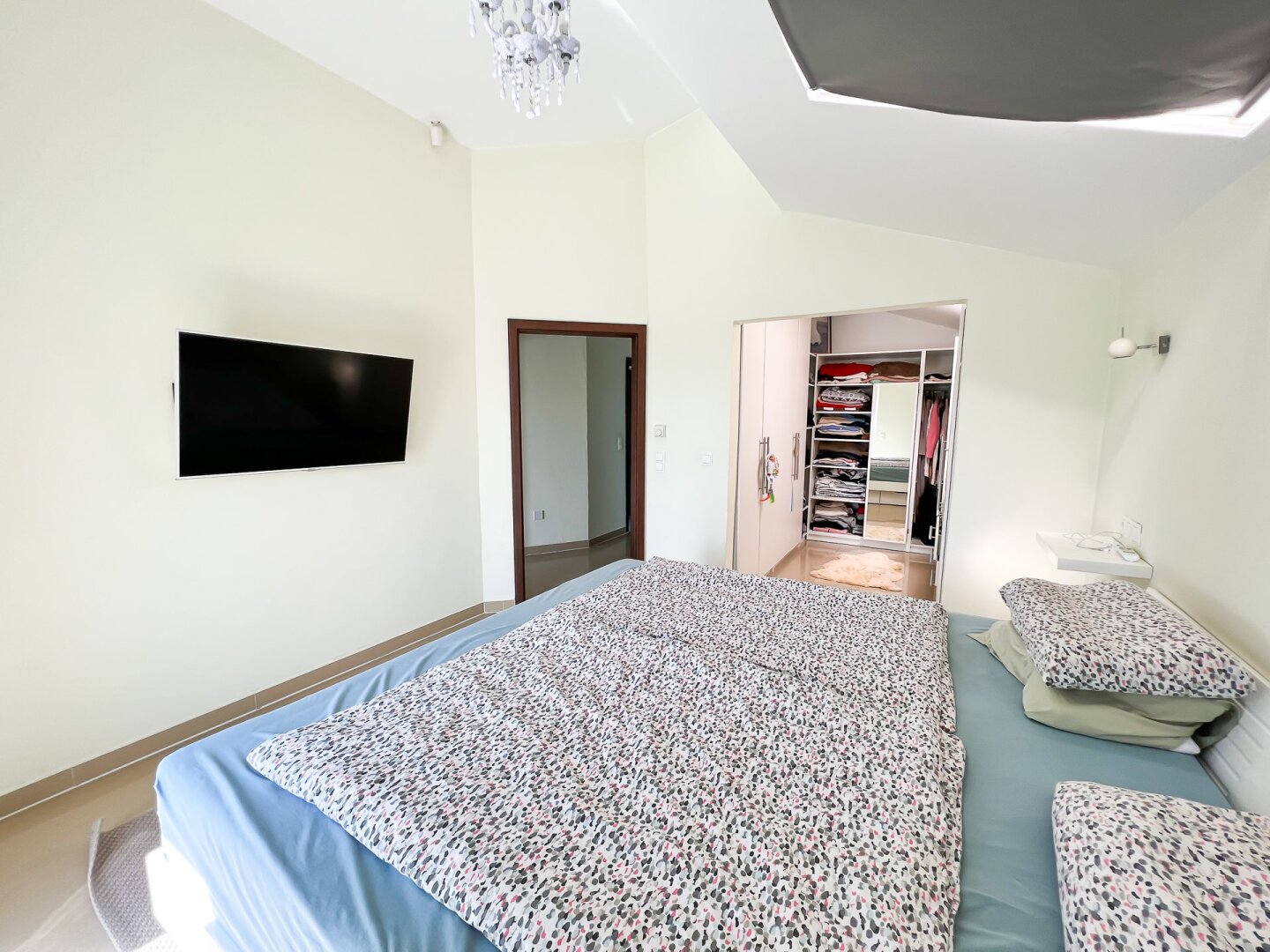 Neuwertiges modernes Einfamilienhaus mit 616 m2 Grundstück in Eßling! Direkte Busverbindung zur U2