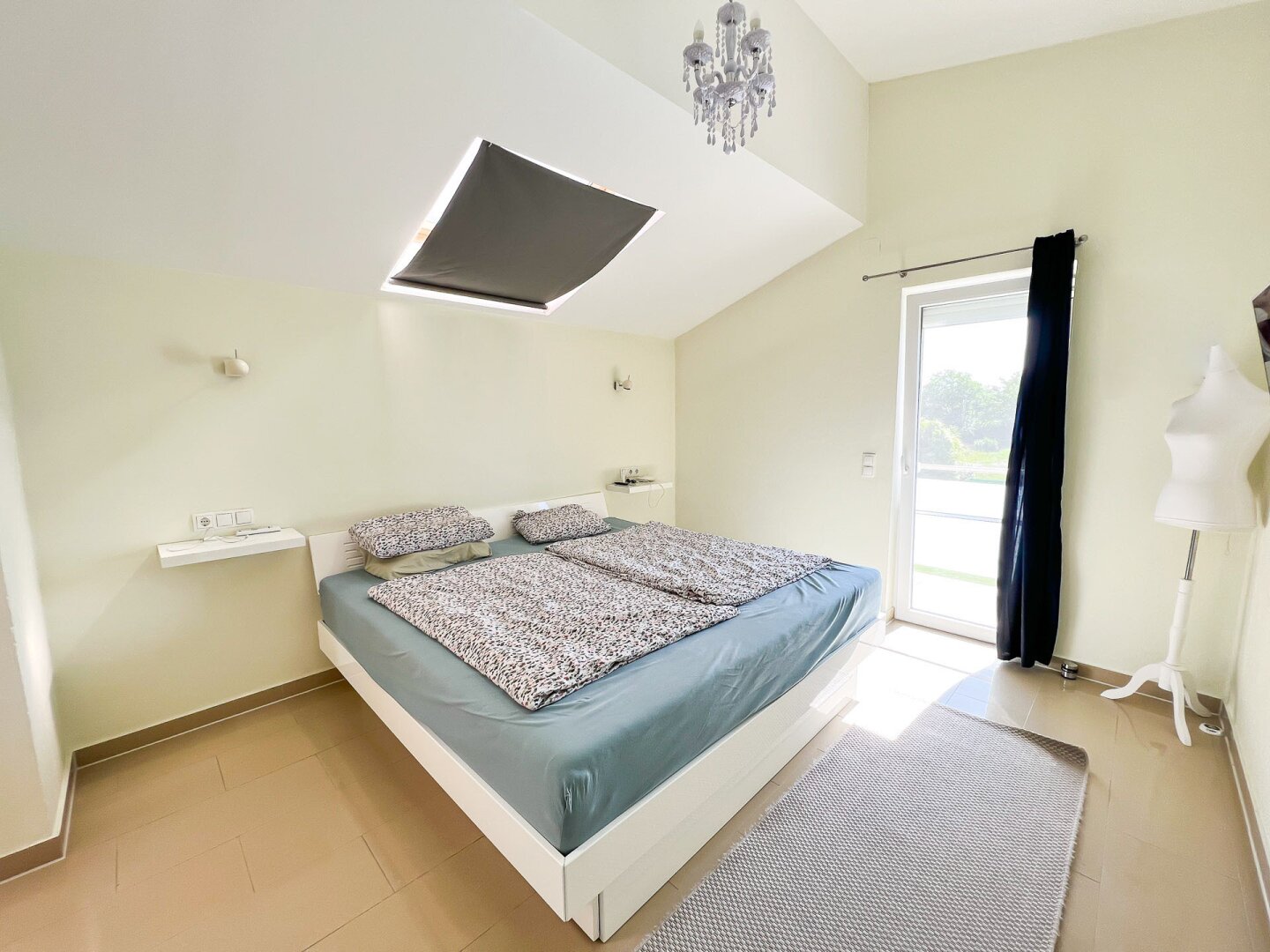 Neuwertiges modernes Einfamilienhaus mit 616 m2 Grundstück in Eßling! Direkte Busverbindung zur U2