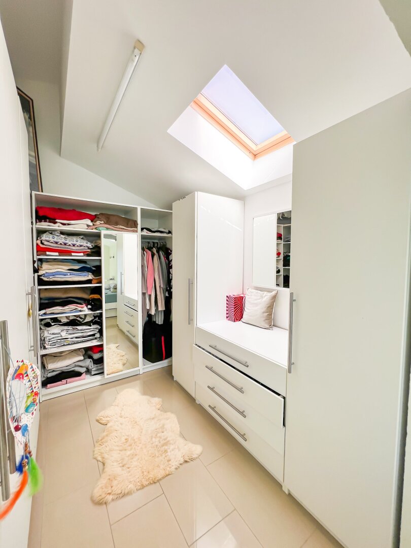 Neuwertiges modernes Einfamilienhaus mit 616 m2 Grundstück in Eßling! Direkte Busverbindung zur U2