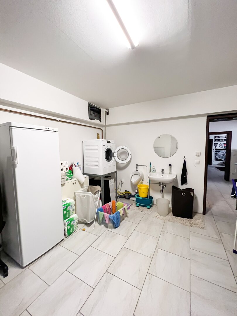 Neuwertiges modernes Einfamilienhaus mit 616 m2 Grundstück in Eßling! Direkte Busverbindung zur U2