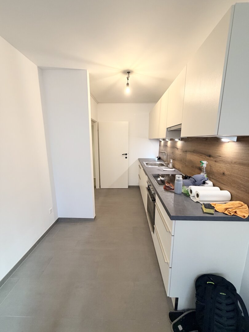 Erstbezug nach Sanierung! 105 m2 große ruhige 3-Zimmer Wohnung mit großzügigem Wohnzimmer zu vermieten!