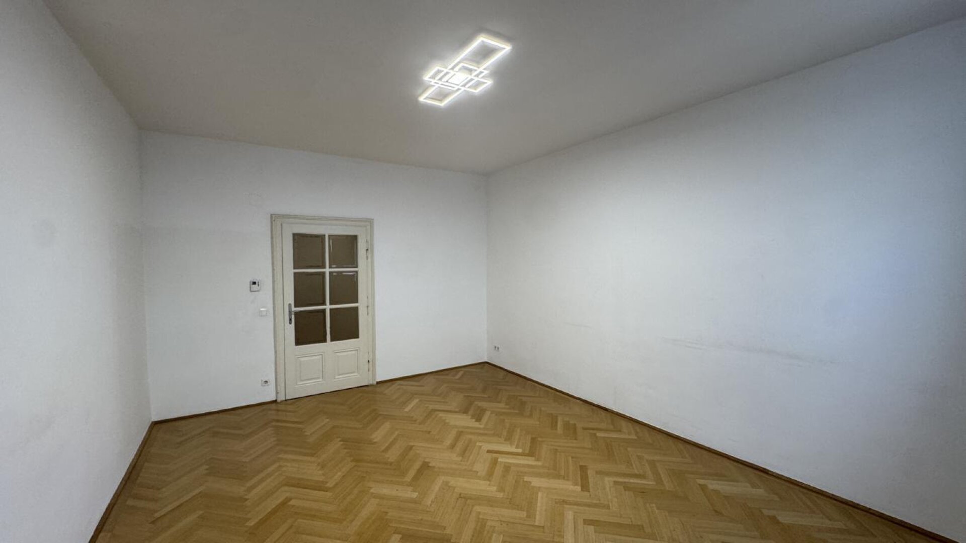 Herzeigbare Altbau-Einzimmerwohnung unbefristet Nähe Westbahnhof