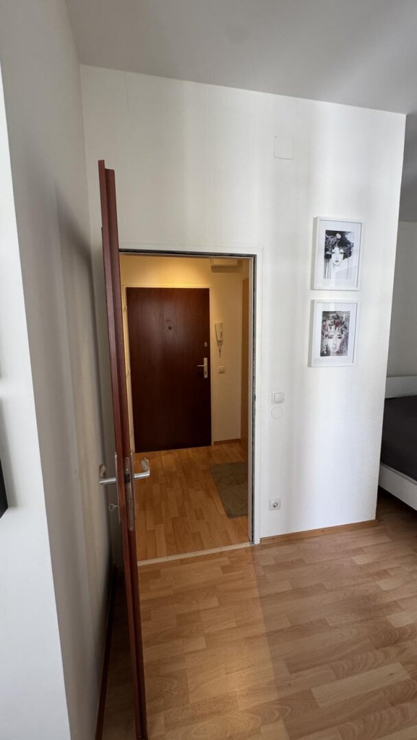 Herzige Kleinwohnung in zentraler Lage von Ober St. Veit zum sofortigen Bezug. Heizung und Warmwasser inklusive, Gartennutzung möglich.