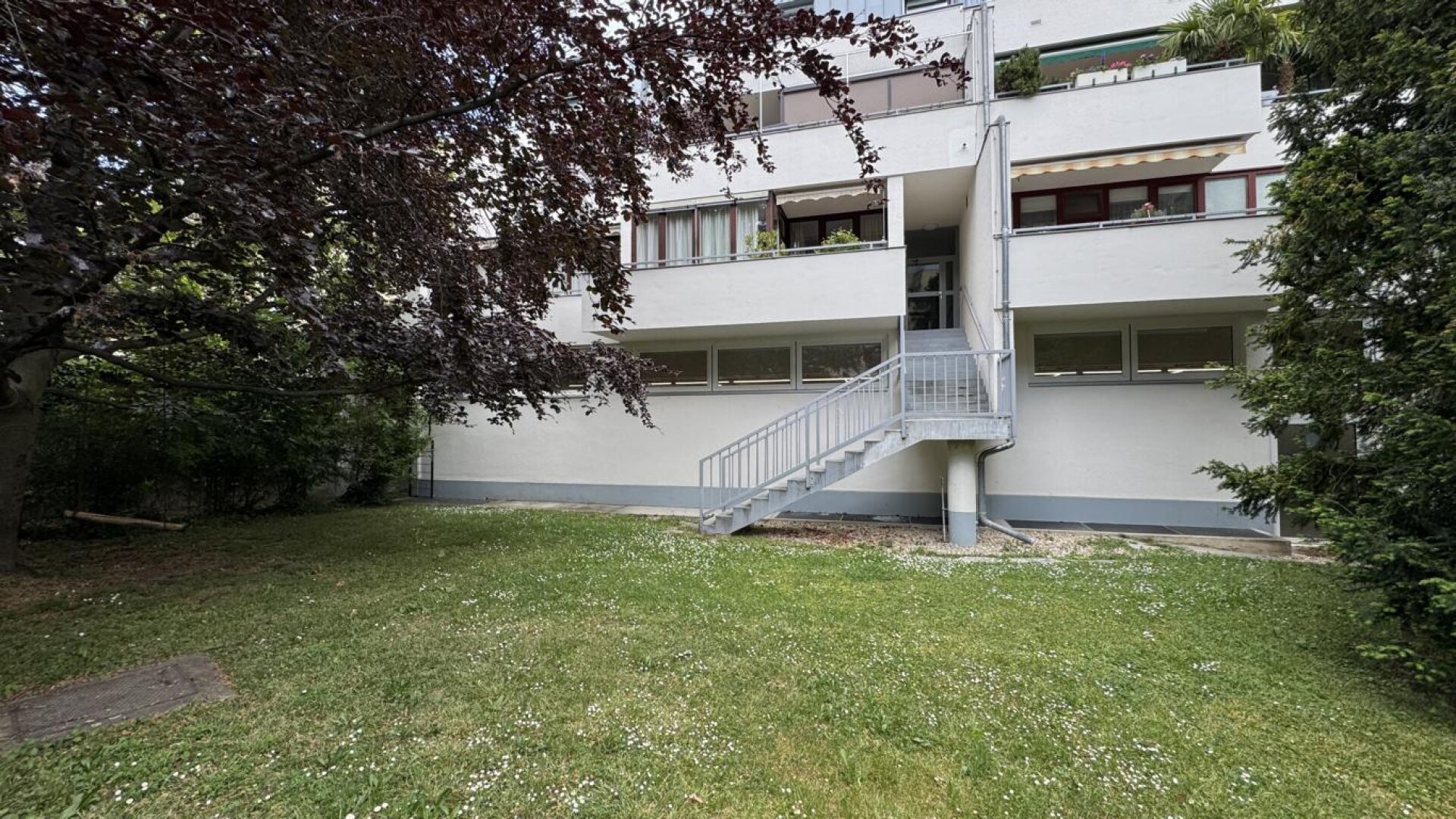 Herzige Kleinwohnung in zentraler Lage von Ober St. Veit zum sofortigen Bezug. Heizung und Warmwasser inklusive, Gartennutzung möglich.