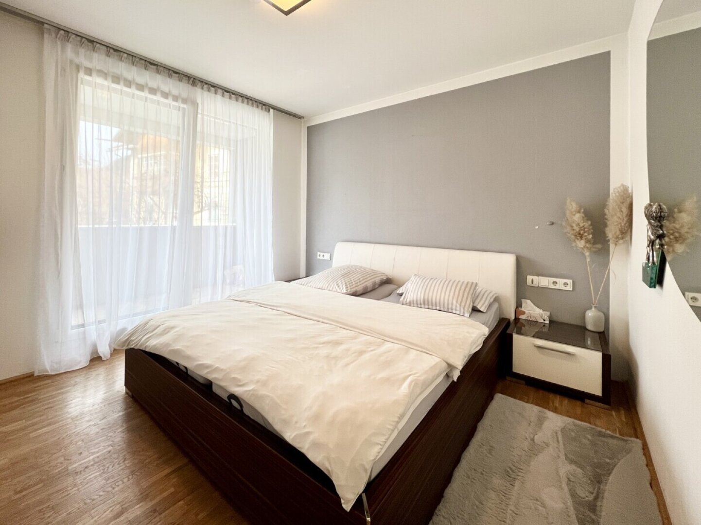 Schlafzimmer 1 mit Zugang zur Terrasse