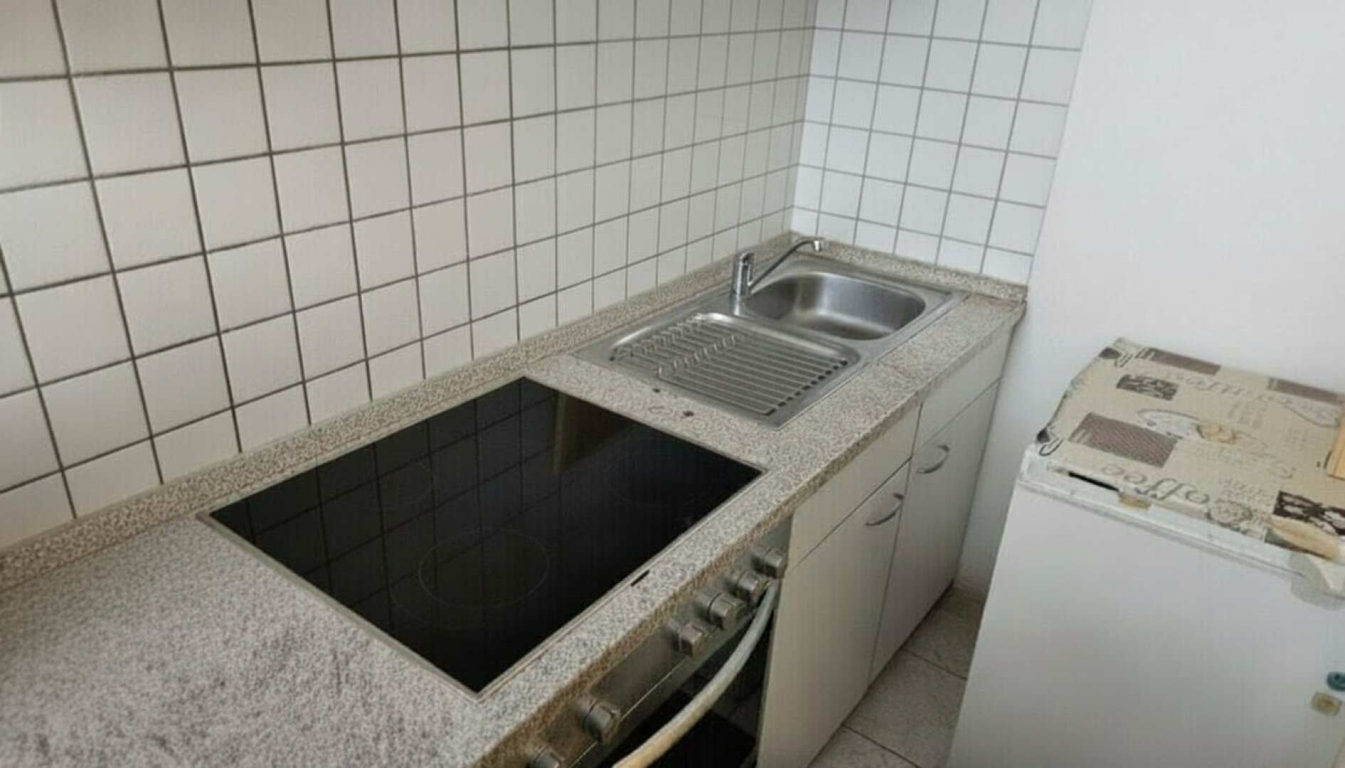 Küche mit Gefriertruhe
