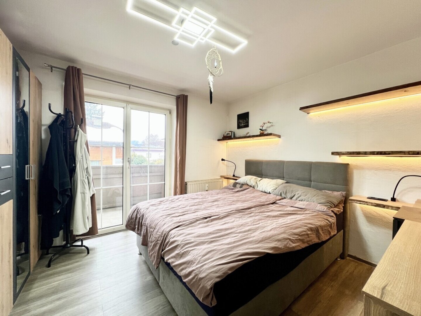 Schlafzimmer mit Balkonzugang