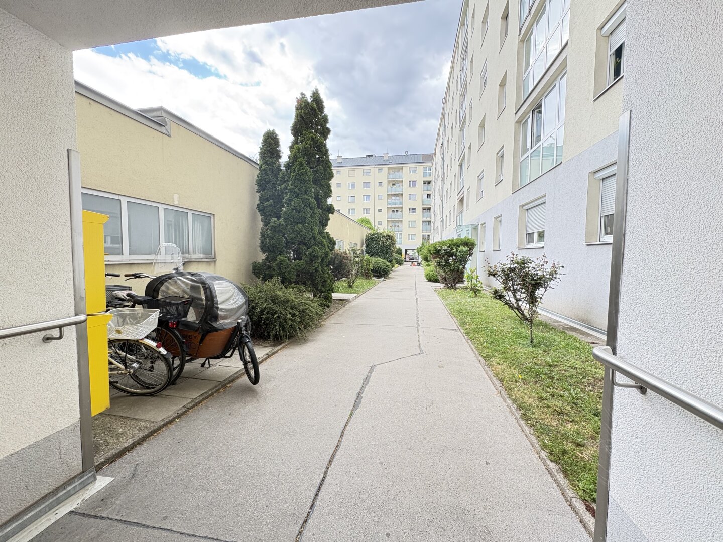 3 Zimmer / 80,79 m2 WNFL inkl. Loggia, Kellerabteil / 6. OG mit Lift / ruhige  sonnige Lage