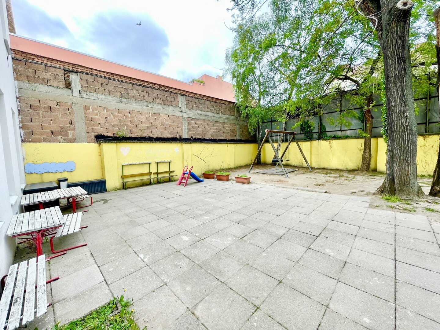 Zu vermieten: Charmanter Kindergarten + 225 m² Gartenfläche und Kinderspielplatz in der Schönbrunner Straße 152, 1120 Wien