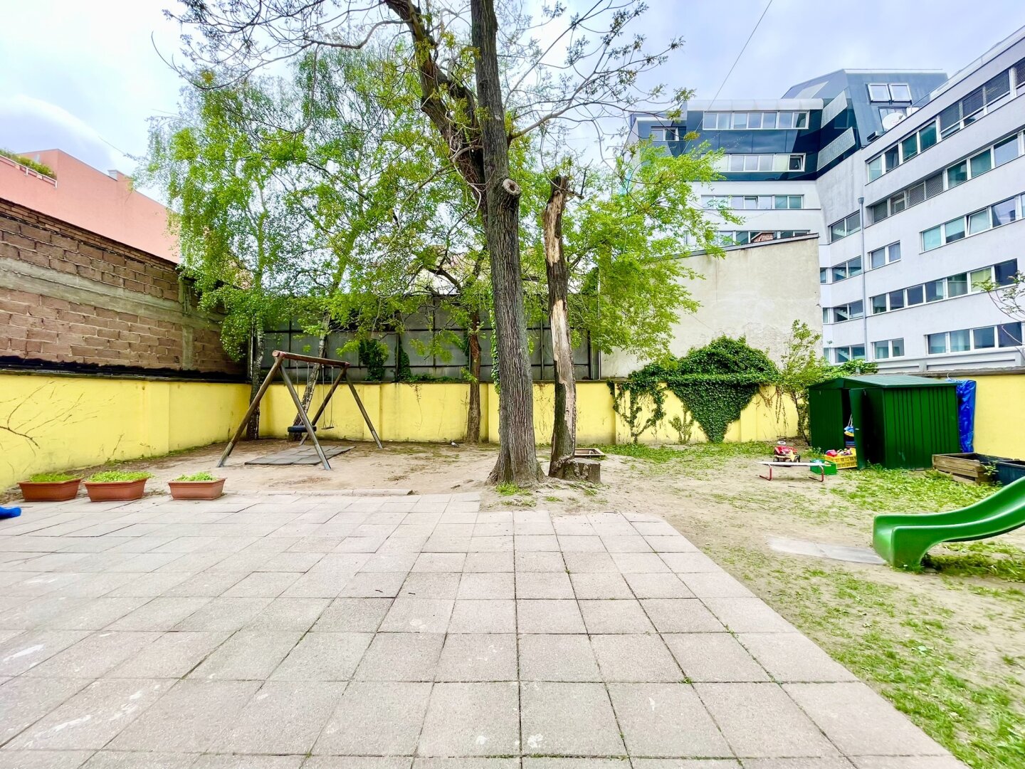 Zu vermieten: Charmanter Kindergarten + 225 m² Gartenfläche und Kinderspielplatz in der Schönbrunner Straße 152, 1120 Wien