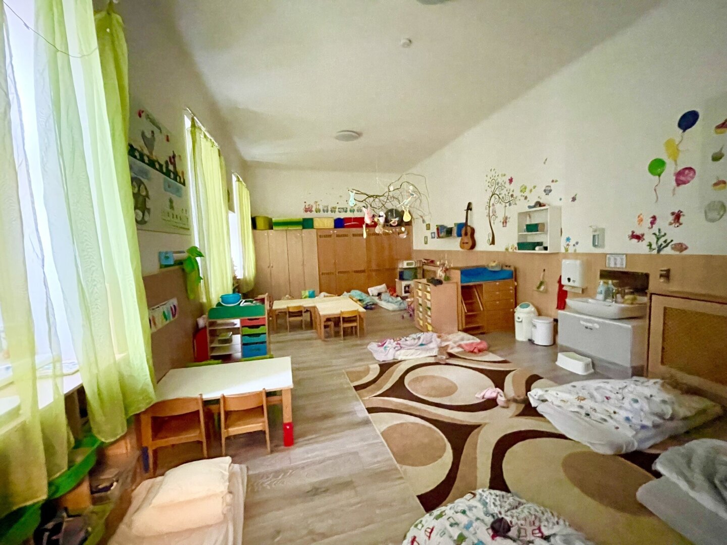 Zu vermieten: Charmanter Kindergarten + 225 m² Gartenfläche und Kinderspielplatz in der Schönbrunner Straße 152, 1120 Wien