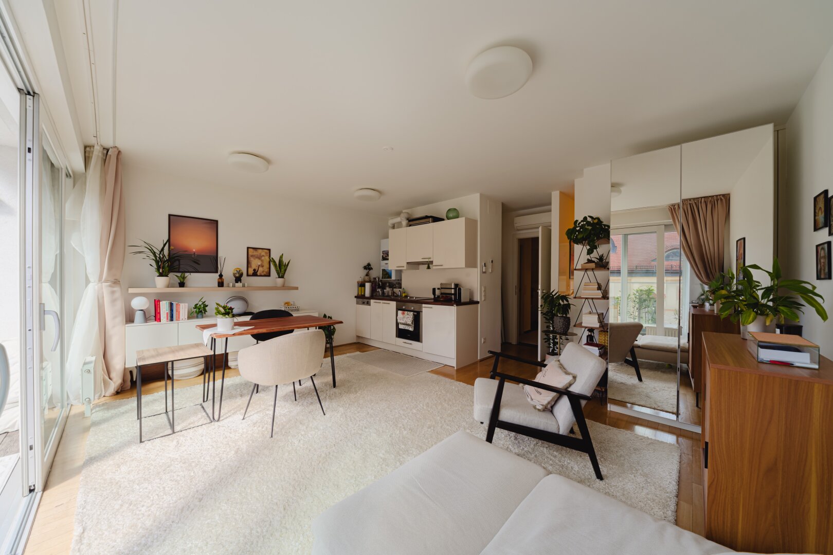 Charmante Wohnung mit Loggia inkl. Küche (Bosch), klimatisiert, in der Kaiserstraße 26, 1070 Wien, Nur 300 m entfernt zur Mariahilfer Straße