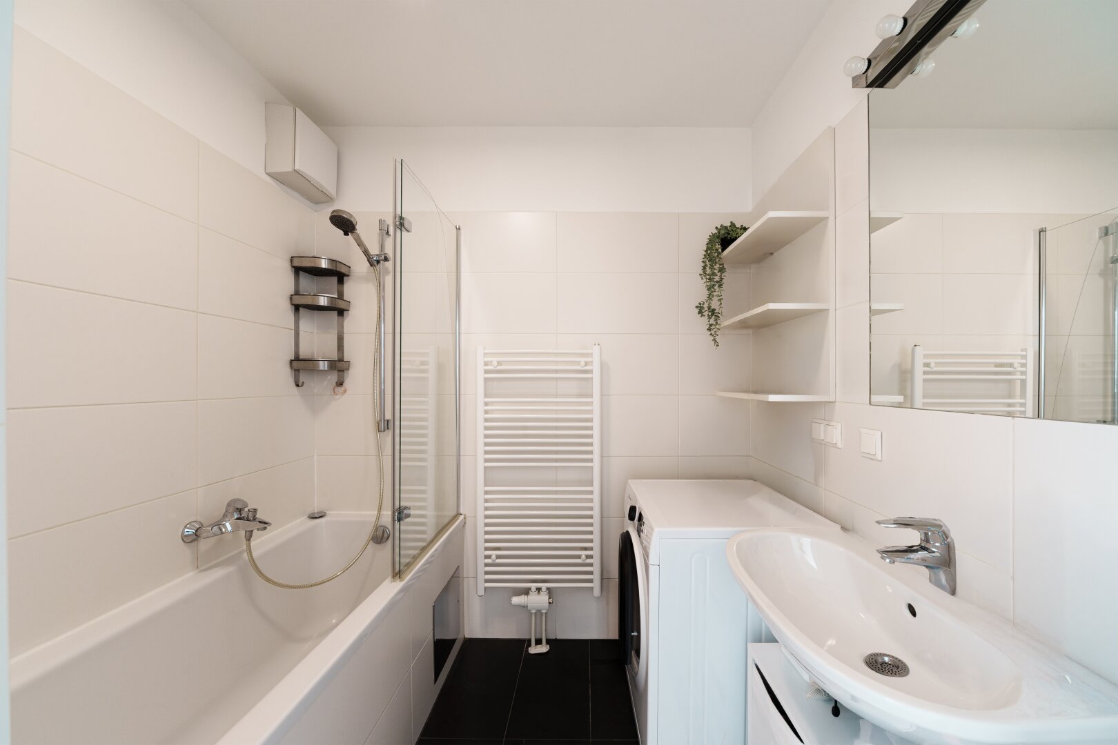 Charmante Wohnung mit Loggia inkl. Küche (Bosch), klimatisiert, in der Kaiserstraße 26, 1070 Wien, Nur 300 m entfernt zur Mariahilfer Straße