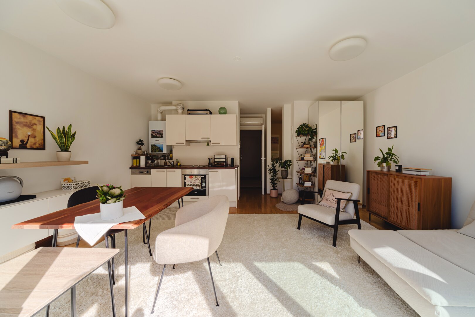 Charmante Wohnung mit Loggia inkl. Küche (Bosch), klimatisiert, in der Kaiserstraße 26, 1070 Wien, Nur 300 m entfernt zur Mariahilfer Straße