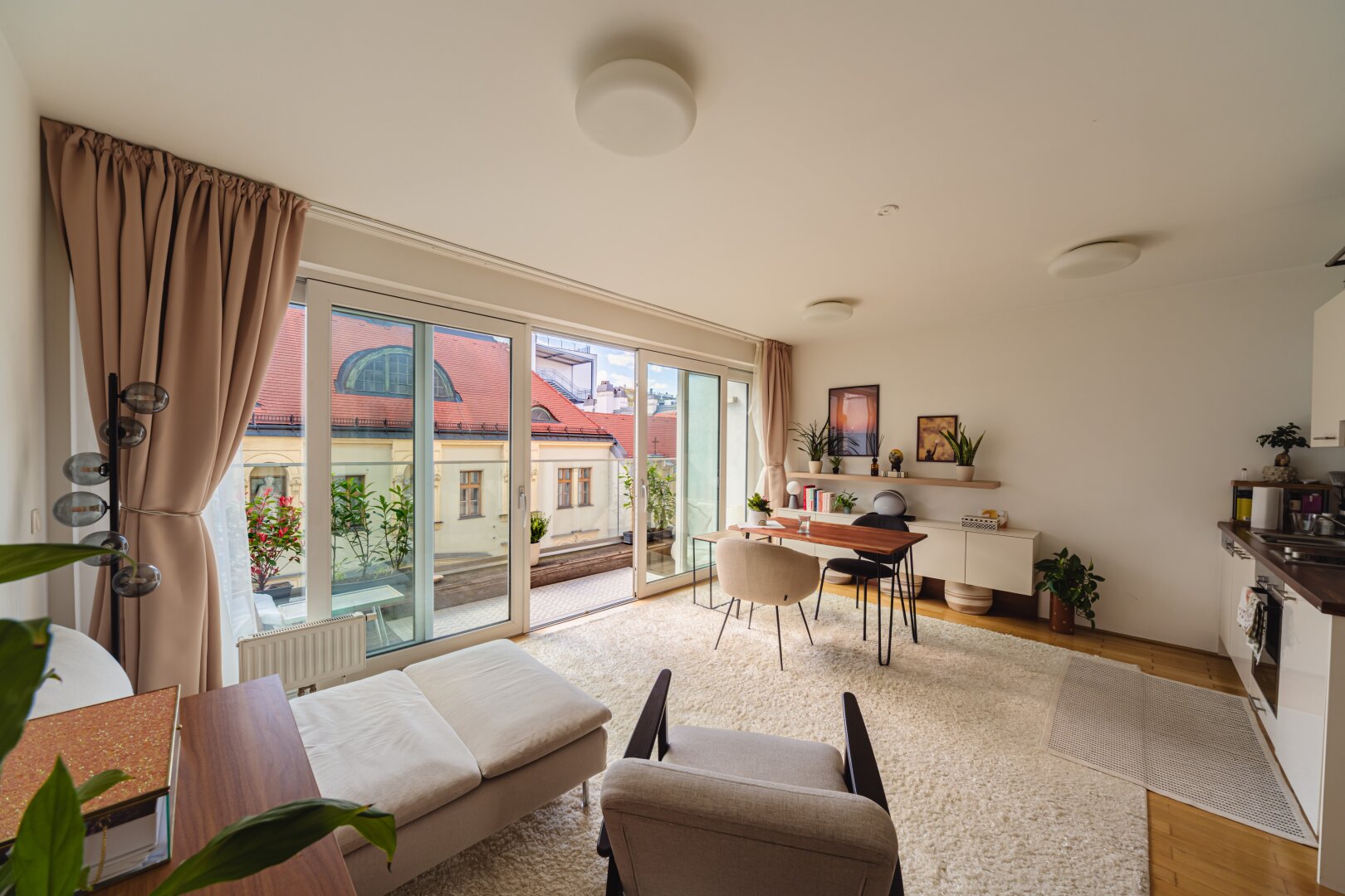 Charmante Wohnung mit Loggia inkl. Küche (Bosch), klimatisiert, in der Kaiserstraße 26, 1070 Wien, Nur 300 m entfernt zur Mariahilfer Straße