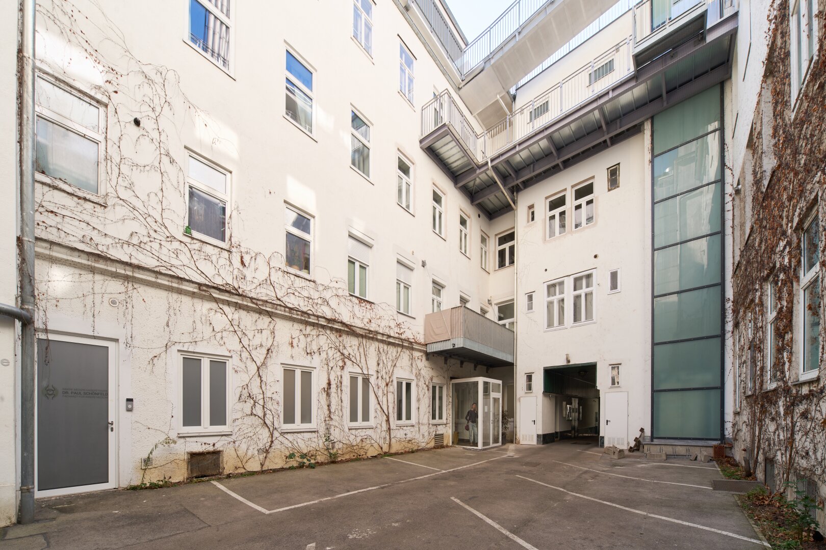 Charmante Wohnung mit Loggia inkl. Küche (Bosch), klimatisiert, in der Kaiserstraße 26, 1070 Wien, Nur 300 m entfernt zur Mariahilfer Straße