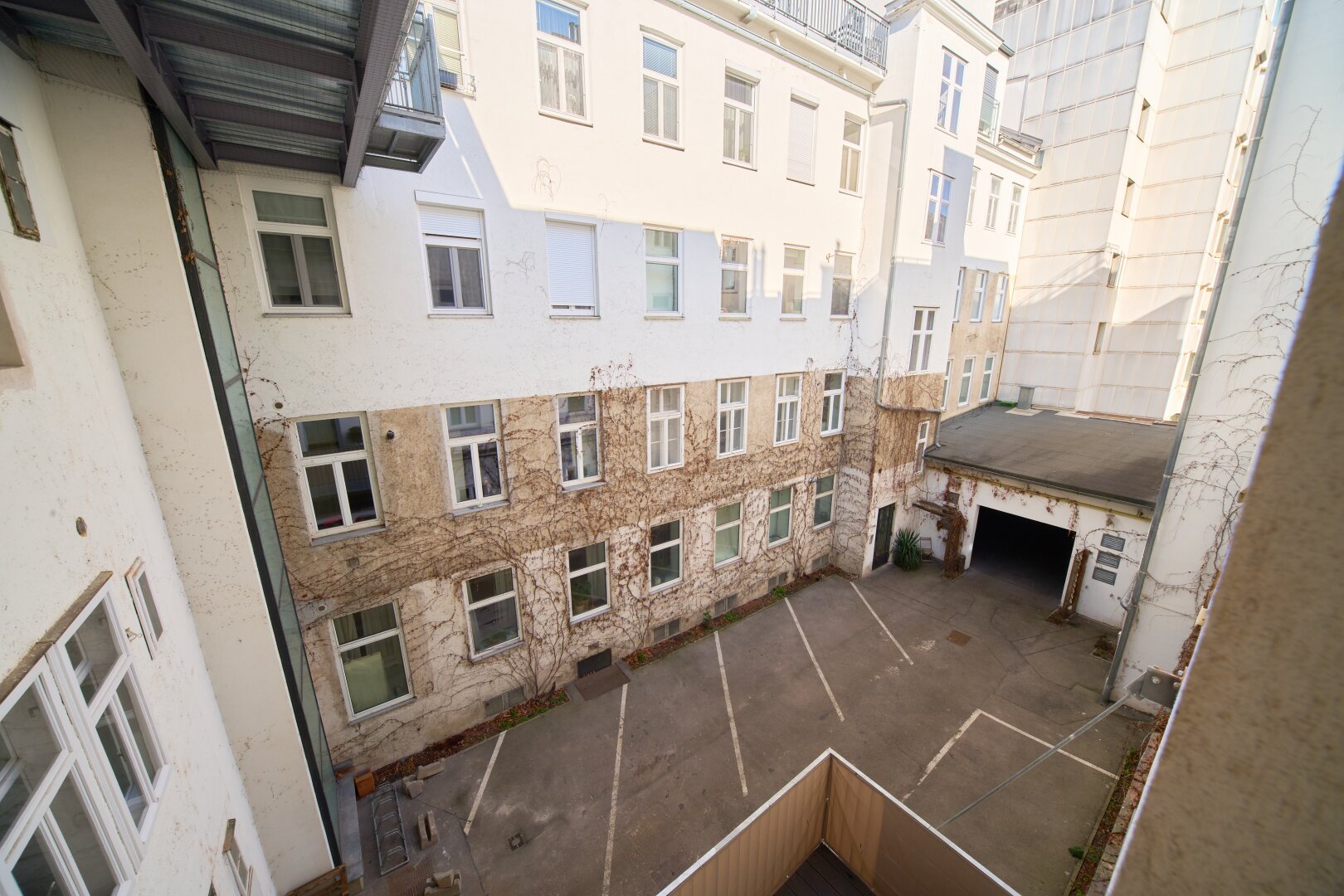 Charmante Wohnung mit Loggia inkl. Küche (Bosch), klimatisiert, in der Kaiserstraße 26, 1070 Wien, Nur 300 m entfernt zur Mariahilfer Straße